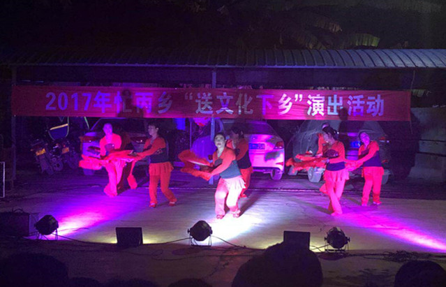 忙丙鄉(xiāng)：文化下鄉(xiāng)迎新年1_副本.jpg