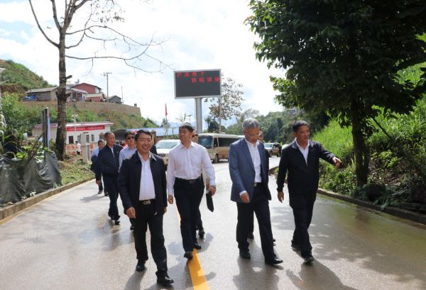 上海市崇明區(qū)黨政代表團(tuán)深入我縣考察調(diào)研滬滇扶貧協(xié)作項(xiàng)目實(shí)施情況