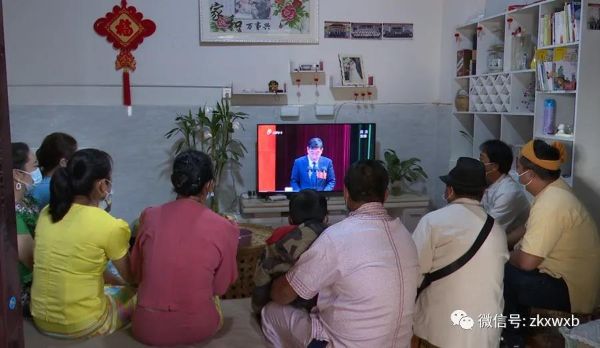 鎮(zhèn)康各界群眾熱議市政府工作報告
